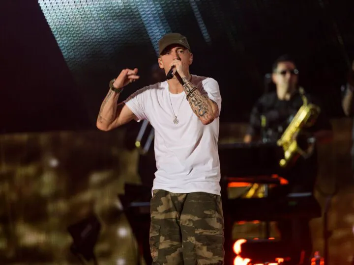Eminem rupe tăcerea, după 18 ani în care a stat „cuminte”. Povestește cum era să moară de supradoză