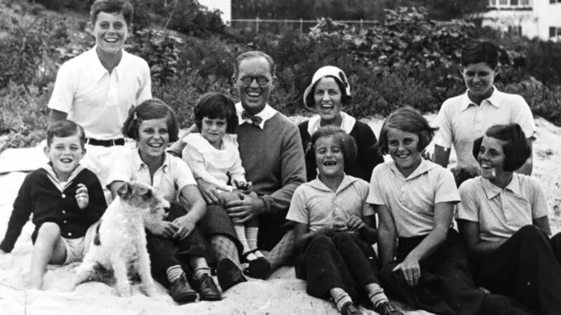 Secretele familiei Kennedy ies la lumină. Adevărul din spatele legendei