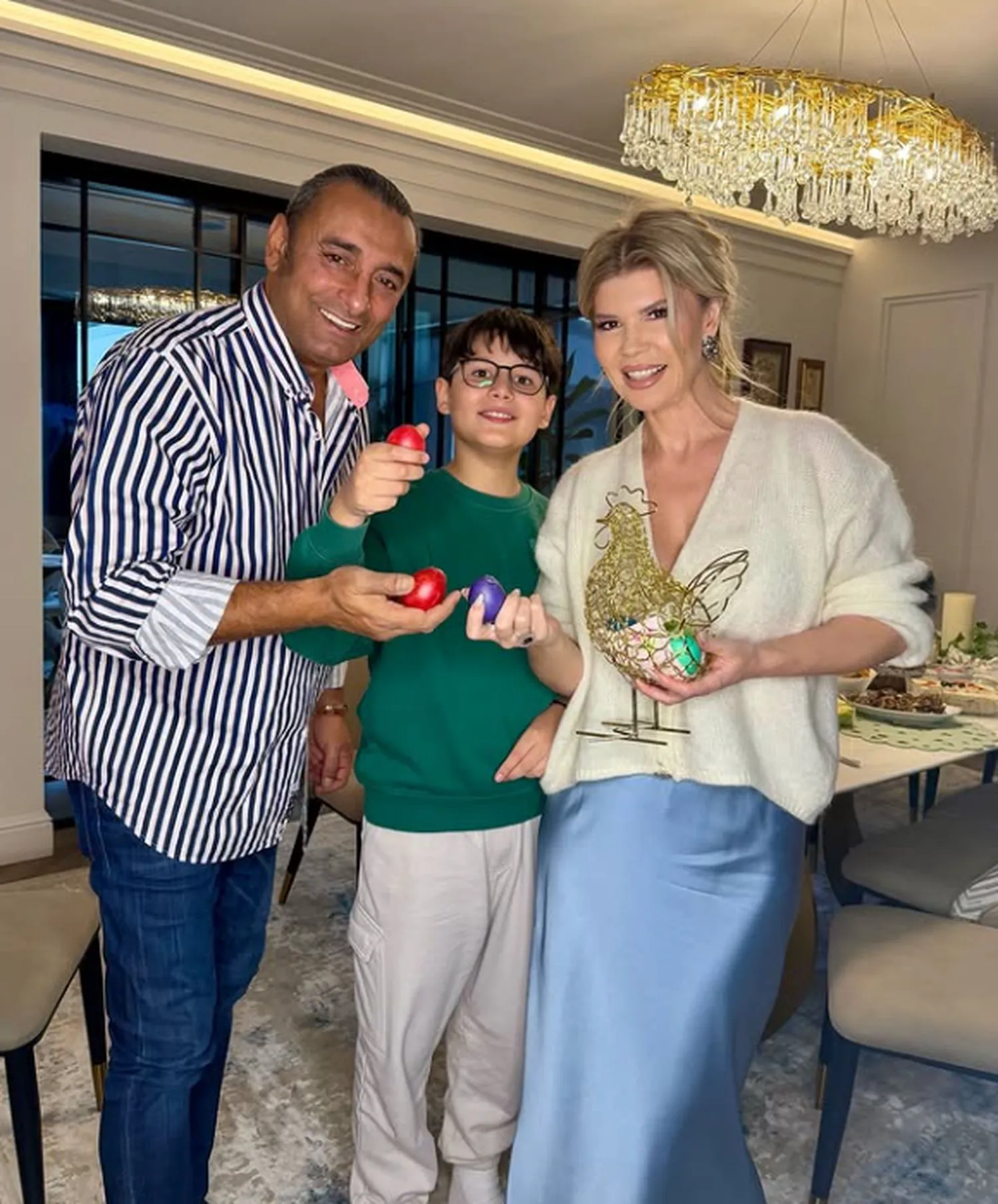 Michael Bolton și Demis Roussos, „martori” la cererea în căsătorie a cântăreței Diana Matei. Momentul a avut loc în culise