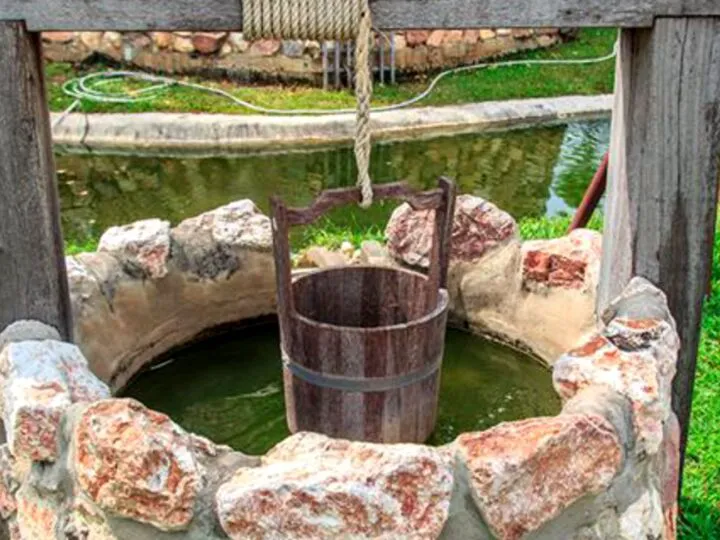 Bancuri. Soldat, dacă ajungem într-o localitate unde fântânile sunt infectate, ce facem? Râzi cu lacrimi ce răspuns primește