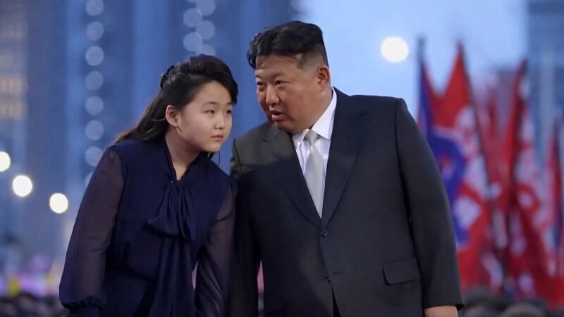 Fiica lui Kim Jong Un îl „îndulcește” pe tatăl ei cu pisoi și căței. Scene rare cu liderul nord-coreean