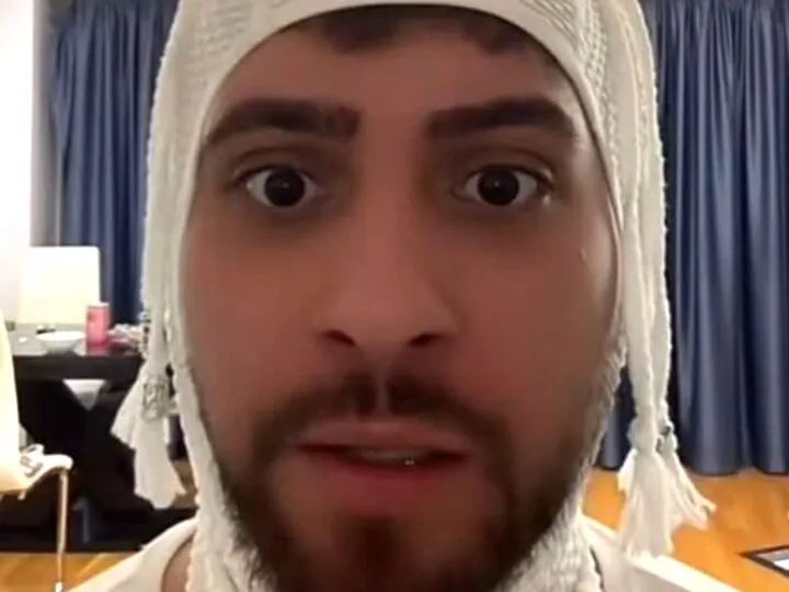 Cod zero în Capitală din cauza lui Fulgy de la Clejani. „Dacă deschideți ușa, domnii polițiști, mă arunc pe geam de la etajul 11”