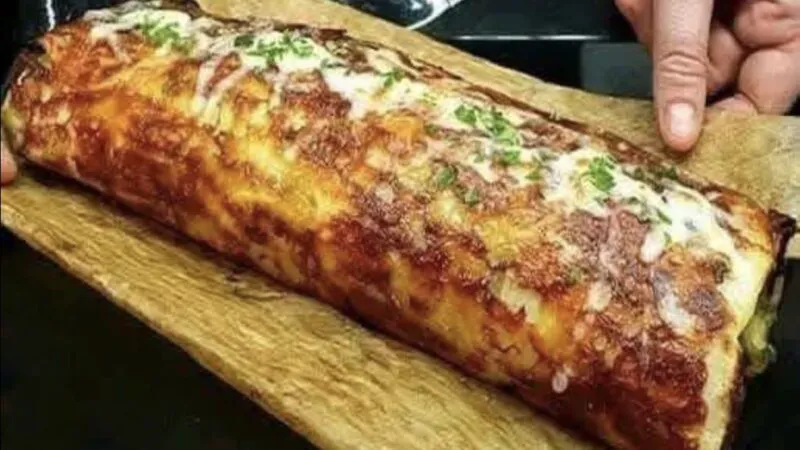 Rețeta virală de Garbage Bread – pâine umplută cu „de toate”, perfectă pentru întreaga familie