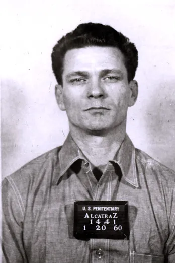 Evadarea din Alcatraz care a păcălit sistemul perfect al Americii. Cel mai mare mister din istoria penitenciarelor 7 Fotografie de identificare a lui Frank Morris, realizată în perioada în care era încarcerat la Alcatraz. (foto: Wikipedia)