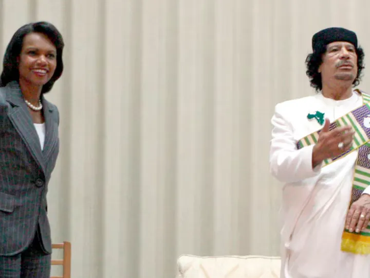 Dragostea neîmpărtășită a lui Gaddafi. Condoleezza Rice a primit și luna de pe cer de la liderul Libiei
