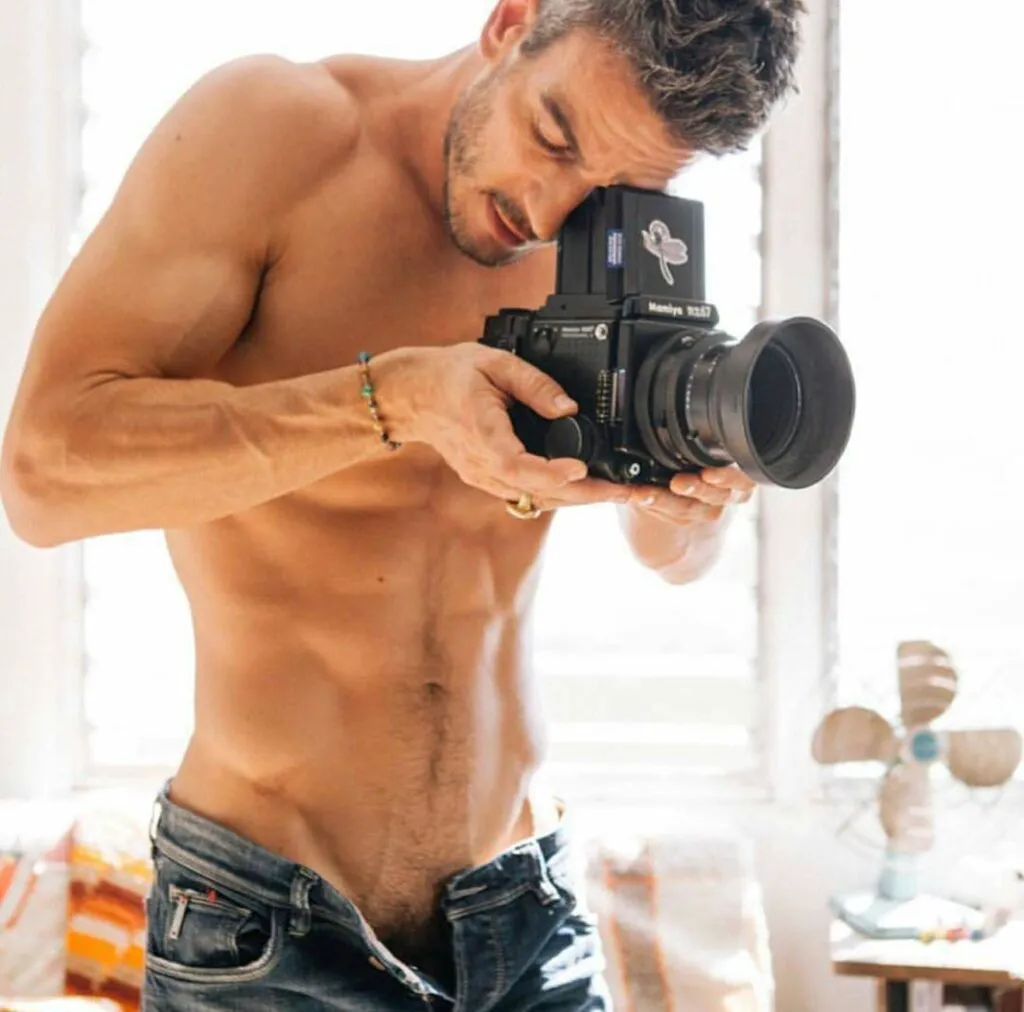 Katy Perry, un nou scandal. Modelul din videoclipul „Teenage Dream” o acuză că i-a dat pantalonii jos, în public: „M-am speriat și ea a râs”