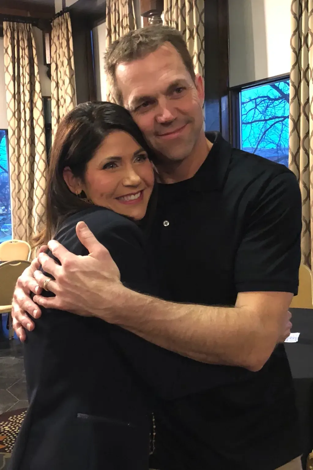 Scandal în SUA. Fosta șefă DHS, devastată că soțul se îmbrăca în femeie. Dezvăluiri fără precedent 