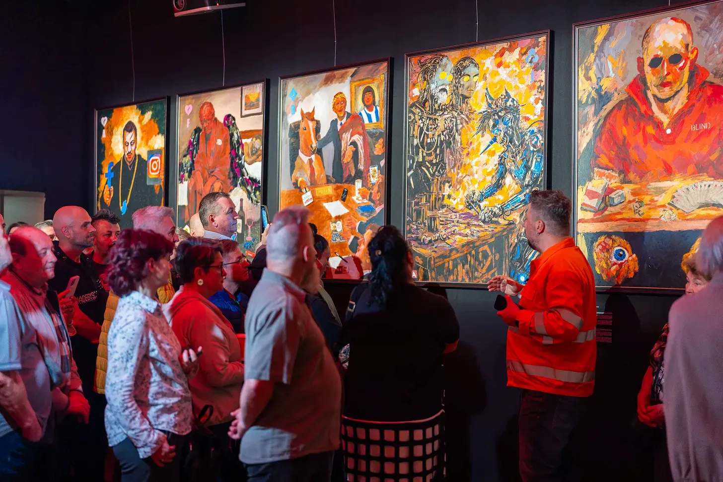 Jurnalistul Liviu Alexa a cucerit Bucureștiul cu picturile sale. Sute de oameni fascinați de simbolurile de pe pânze