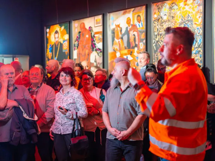 Jurnalistul Liviu Alexa a cucerit Bucureștiul cu picturile sale. Sute de oameni fascinați de simbolurile de pe pânze