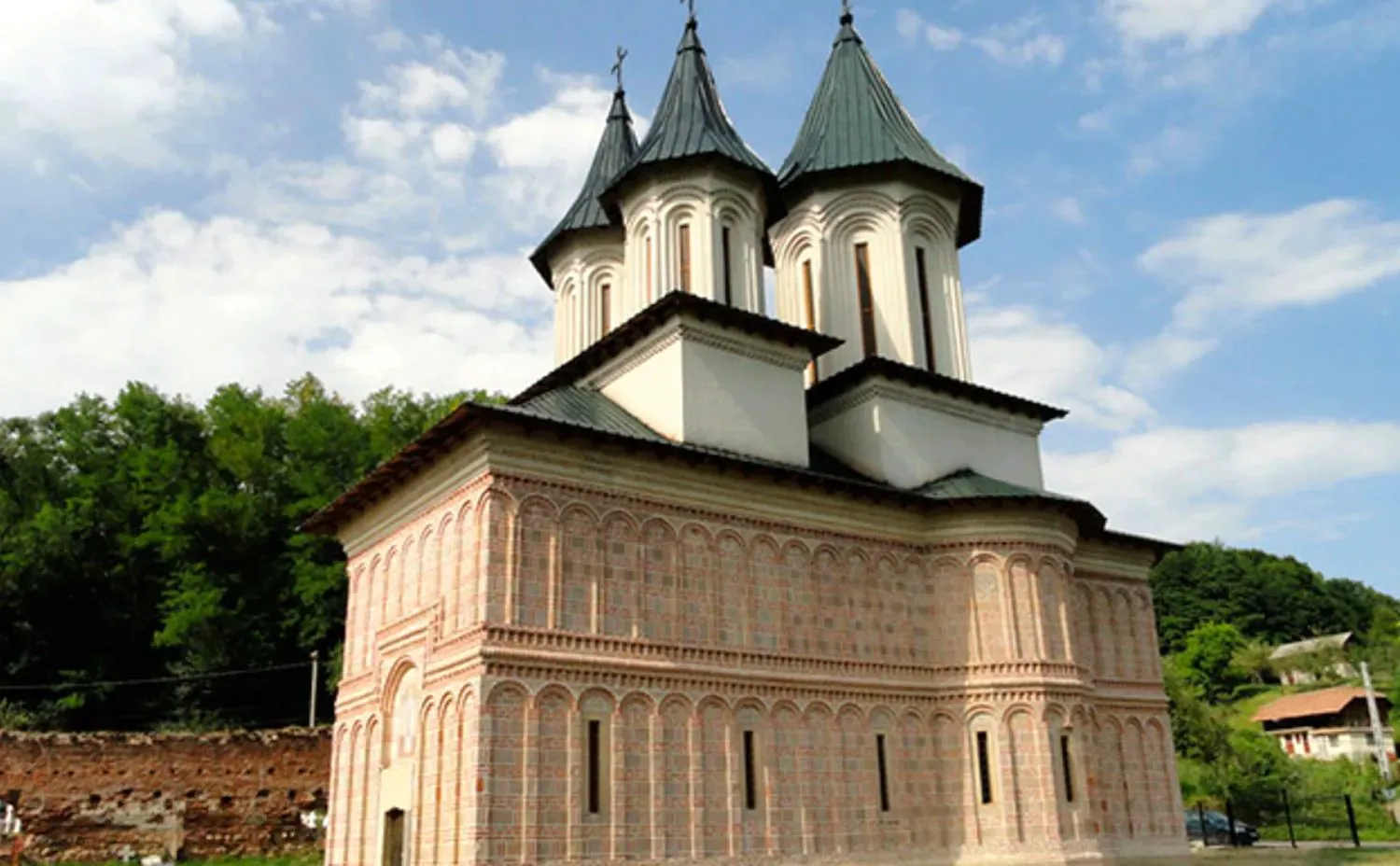 Misterele mănăstirii Tutana, locul unde Vlad Țepeș a osândit primii trădători. Extraterestrul și sicriul cu însemne templiere