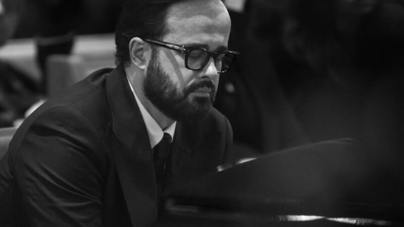 Imaginile durerii. Mihai Gâdea, dărâmat lângă sicriul mamei sale