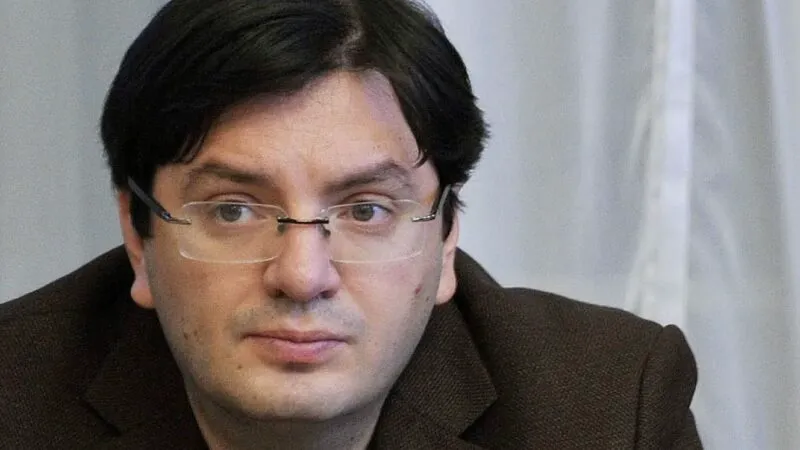 Nicolae Bănicioiu a dat lovitura: trei bebeluși dintr-o dată. Fostul ministru al Sănătății e tată de 4 copii