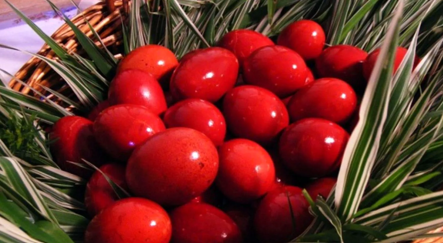 Joia Mare, tradiții și obiceiuri, păstrate din vechime. Ce semnifică toaca mută și ritualul „numărării ouălor”