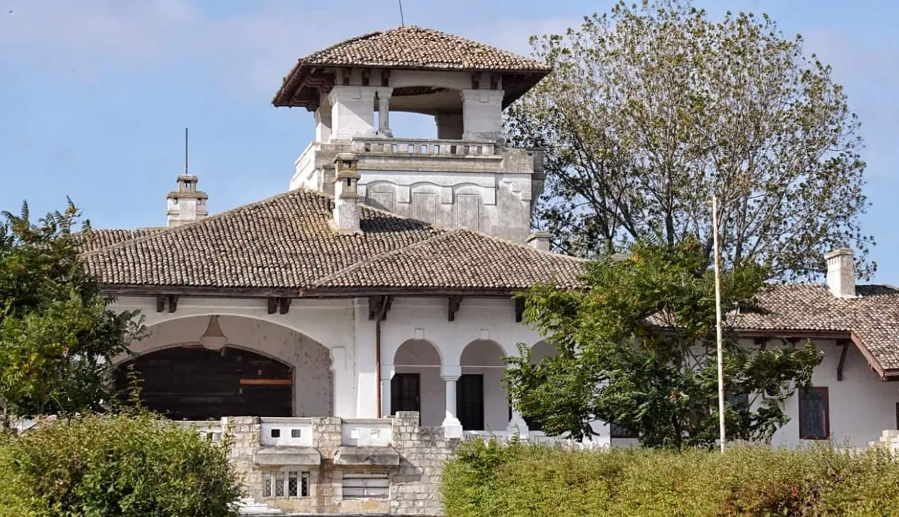 Lux, decădere și mister: povestea Palatului Regal de la Mamaia. Aici, regele Mihai a învățat să conducă mașina la doar șase ani