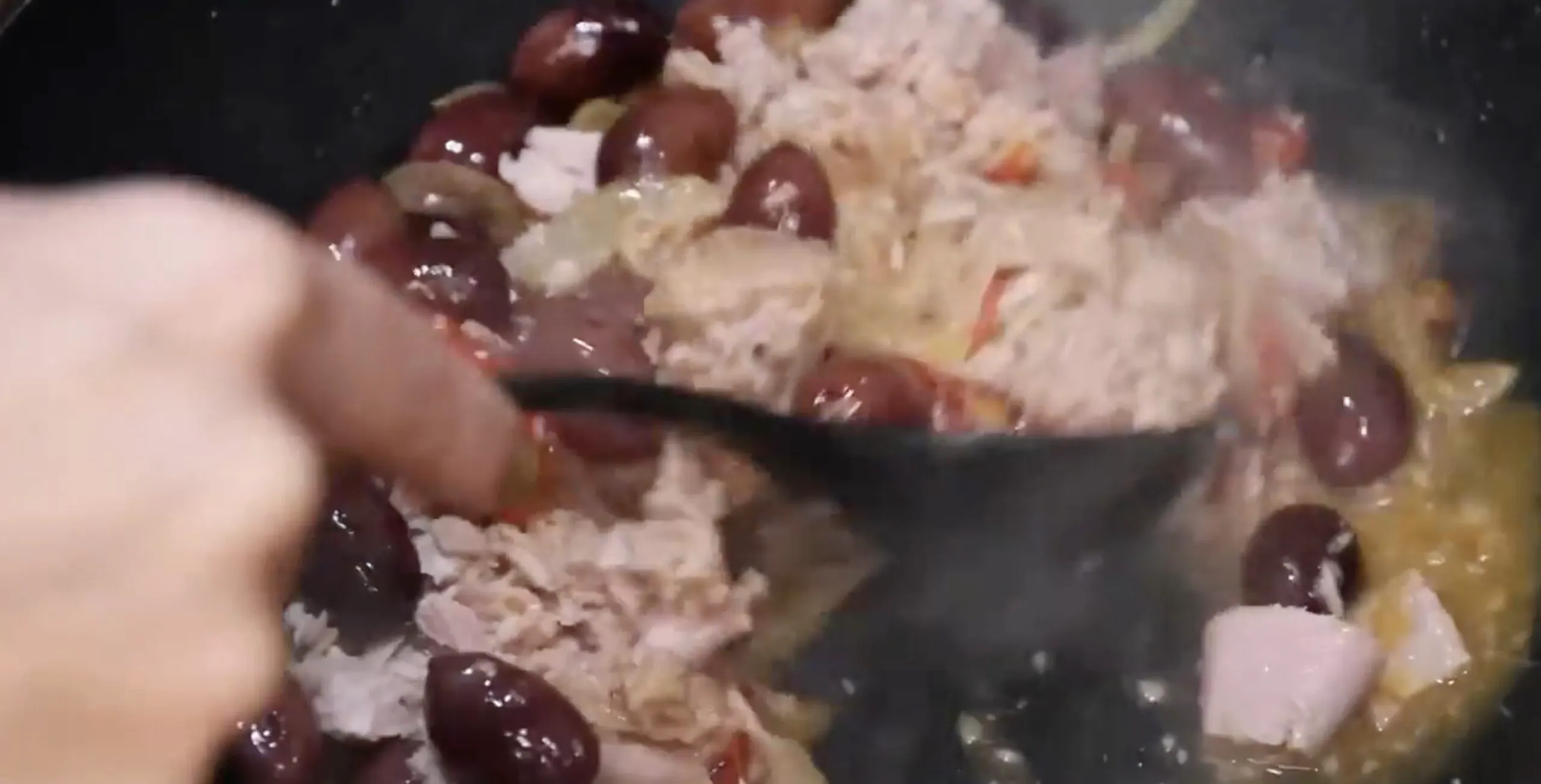 Paste cu ton și sos de roșii, rețetă de la Anna Lesko. Fiul ei adoră acest preparat