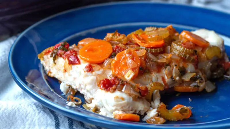 Secretul celui mai bun pește la cuptor în stil grecesc. Rețeta simplă și rafinată pentru sărbătoarea de Florii