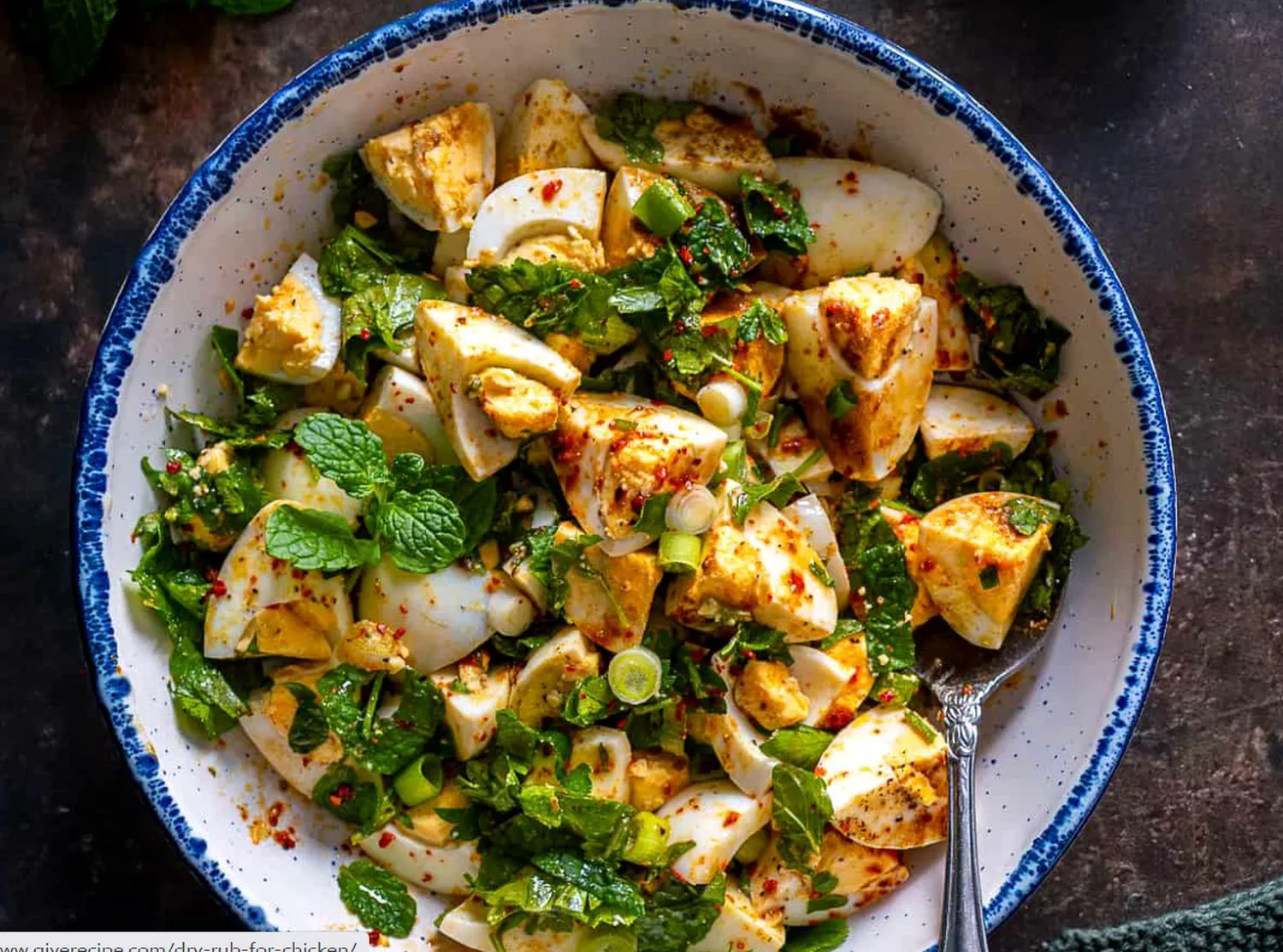 Rețetă turcească de salată de ouă, care-ți lasă gura apă. Sănătoasă, bogată în proteine și ușor de realizat