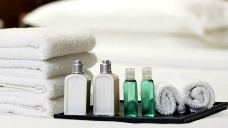 Adio, sticluțe de șampon! Cum va schimba Uniunea Europeană experiența în camerele de hotel