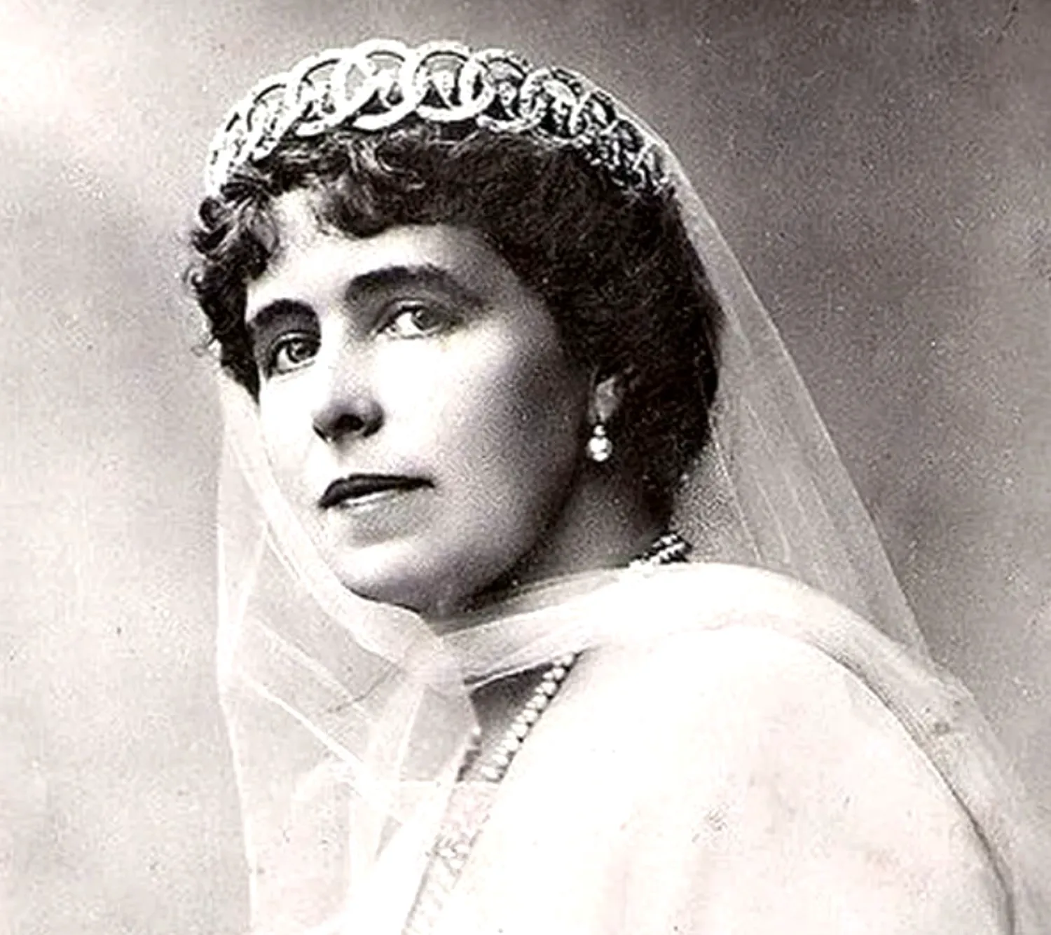 Blestemul și triumful unei bijuterii imperiale. Cea mai romantică tiară din lume aparține Majestății Sale Margareta, Custodele Coroanei române