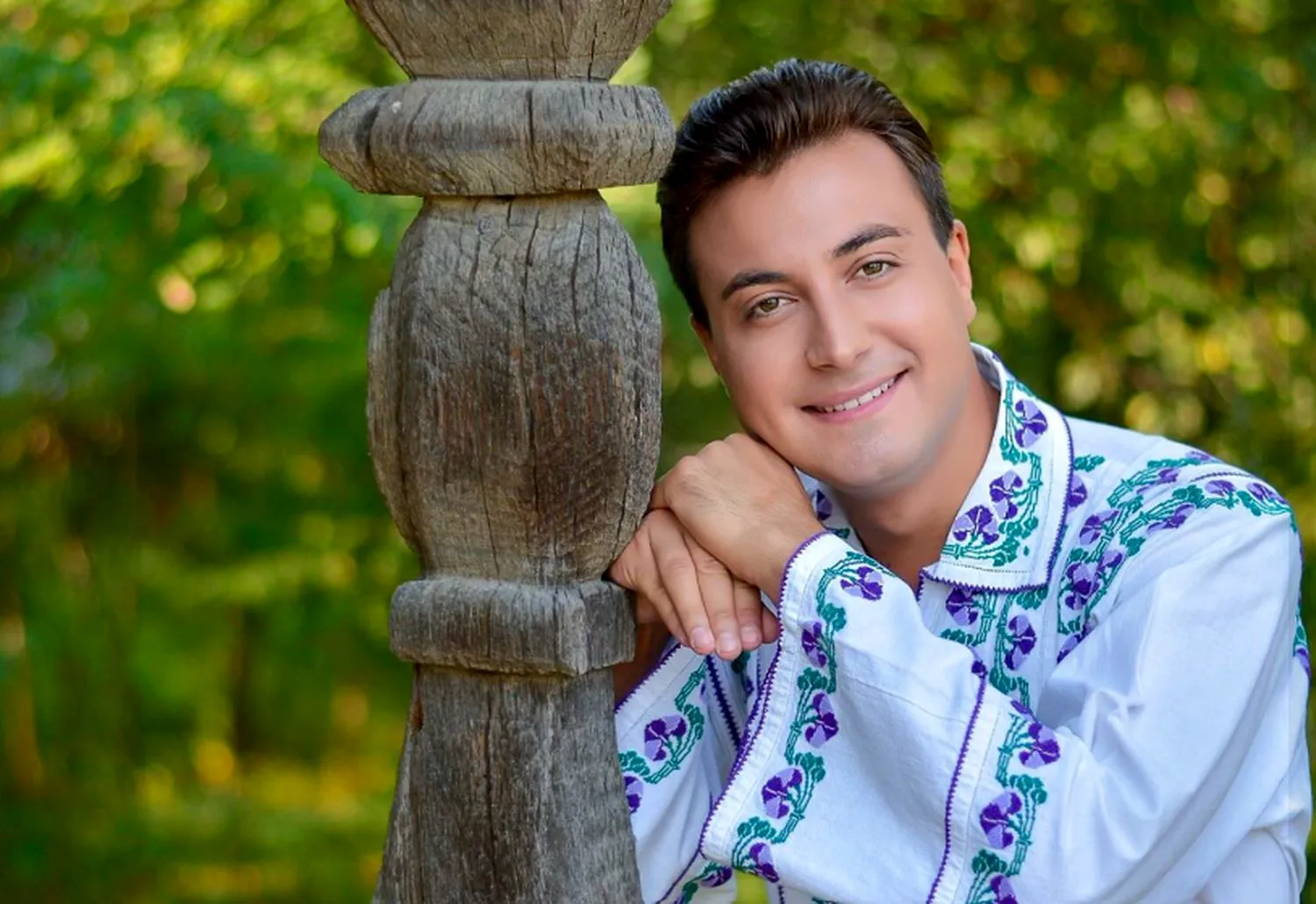 Valentin Sanfira, amintiri prețioase despre bunica care l-a învățat ce înseamnă credința. „Mi-a arătat cum să mă închin și să țin post”