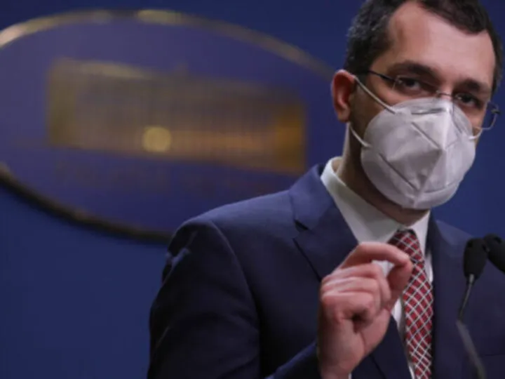 Românii, buni de plată pentru vaccinurile cumpărate doar pe hârtie. „Ăia hoți, ăștia hoți/ Mama lor la toți”