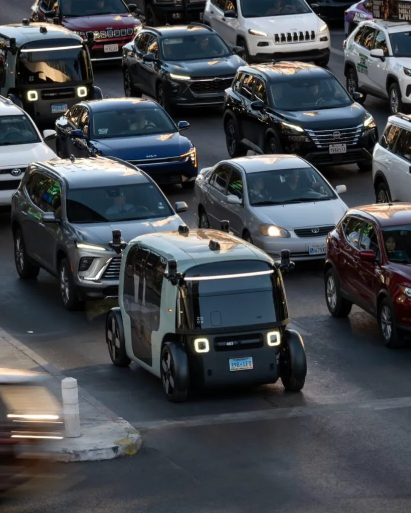 E real! S-a pus în circulație taxiul fără șofer. Experiența este foarte stranie