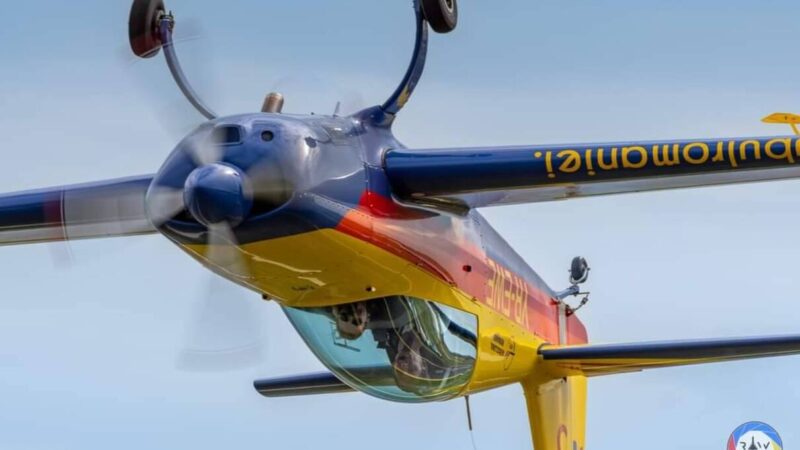Andreea Bănesaru, singura femeie pilot din echipa națională de acrobație aeriană a României. Are o poveste incredibilă