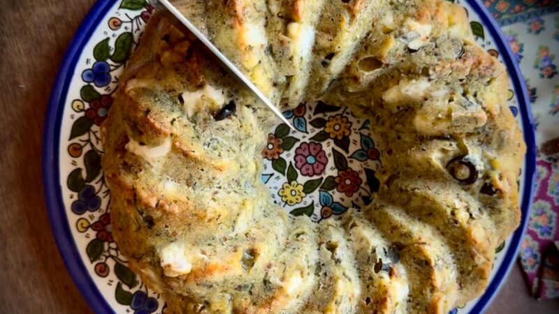 Chec sărat cu brânză și ierburi aromatice: o rețetă simplă