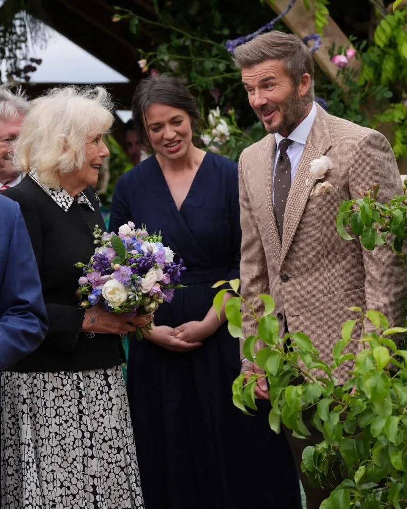 Cum arată acum mâinile Regelui Charles, diagnosticat cu cancer. A participat la un eveniment alături de Camilla și David Beckham 3 Cum arată acum mâinile Regelui Charles, diagnosticat cu cancer. A participat la un eveniment alături de Camilla și David Beckham
