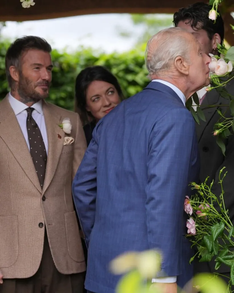 Cum arată acum mâinile Regelui Charles, diagnosticat cu cancer. A participat la un eveniment alături de Camilla și David Beckham 5 Cum arată acum mâinile Regelui Charles, diagnosticat cu cancer. A participat la un eveniment alături de Camilla și David Beckham