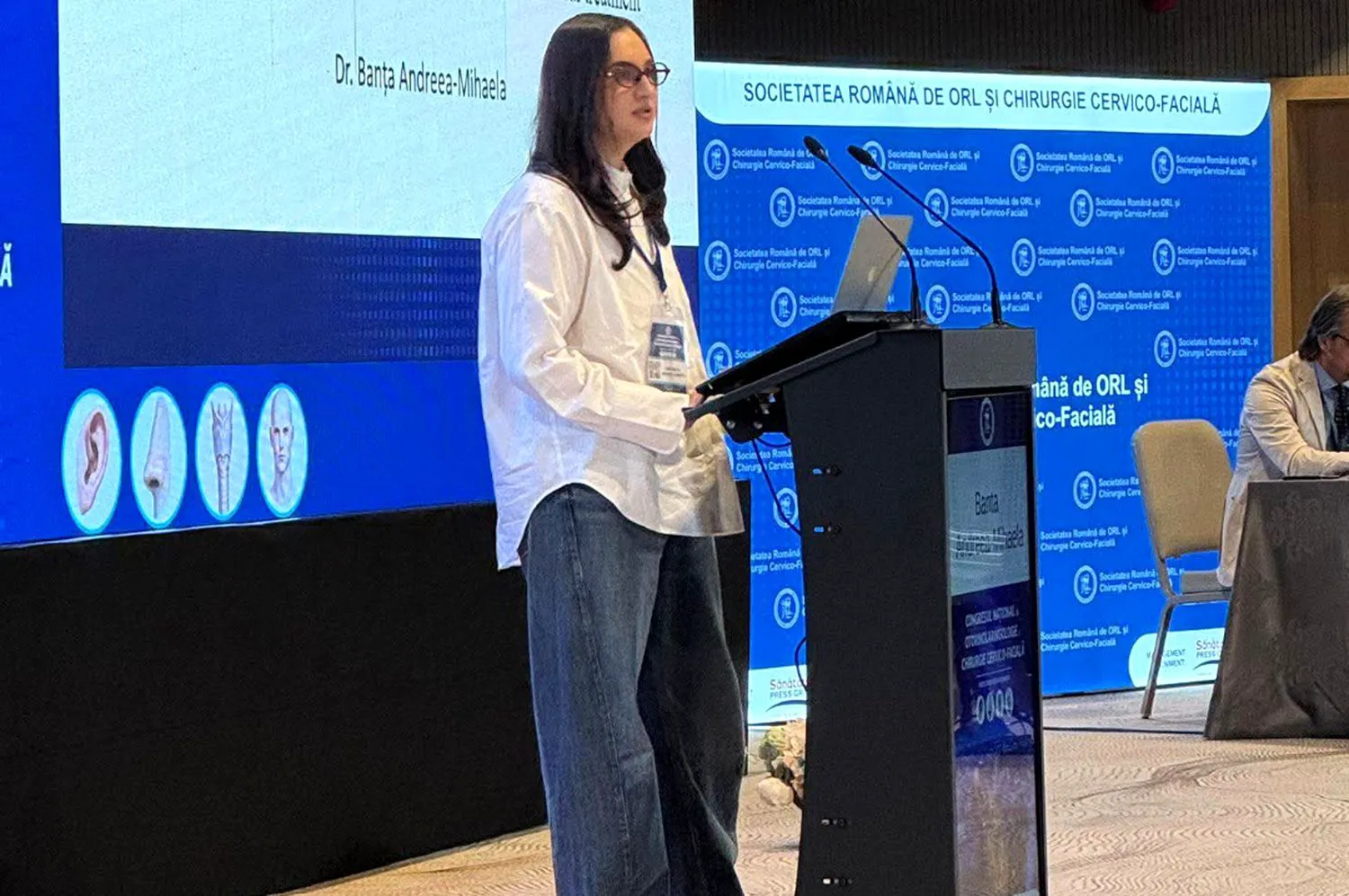 Mesajul unui tată fericit despre fiica sa, medic: „22 ani de școală, examene, sacrificii, nopți de studiu...” 2 Mesajul unui tată fericit despre fiica sa, medic: „22 ani de școală, examene, sacrificii, nopți de studiu...”