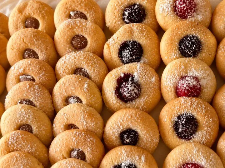 Rețetă de biscuiți cu gem. Claudia Pătrășcanu și-a cucerit copiii cu acest desert simplu