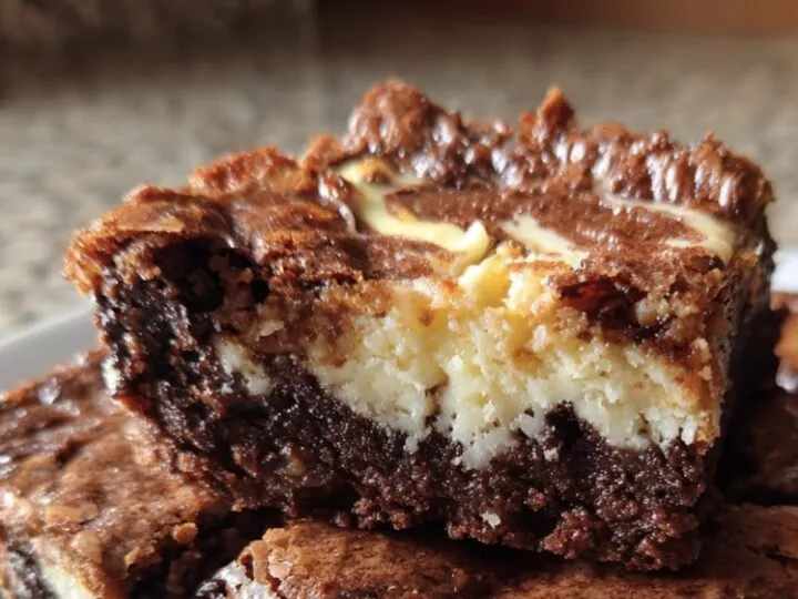 Brownies cu cottage cheese: rețeta fără făină care îi cucerește pe pofticioșii de dulciuri