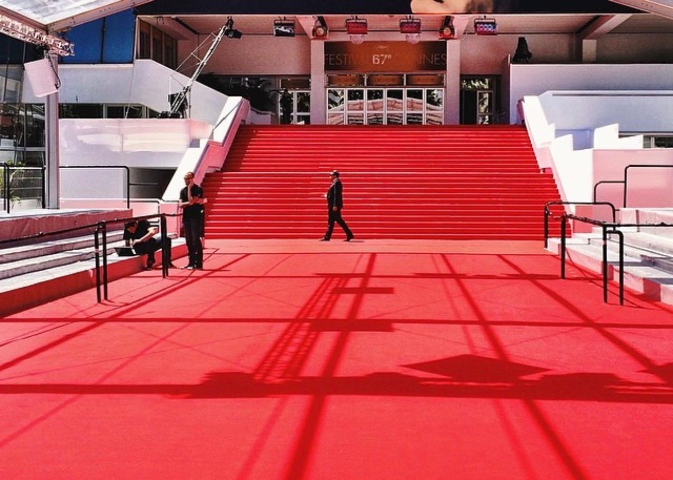 Povestea unei legende: covorul roșu de la Cannes. Cum a devenit simbolul suprem al glamourului mondial
