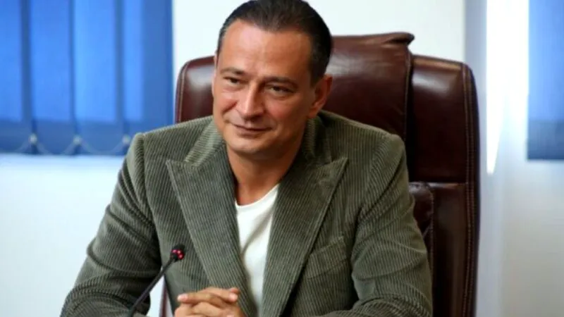 Secretele primarului sectorului 4, Daniel Băluță. Cine schimbă becurile în casă și cine e bucătarul familiei