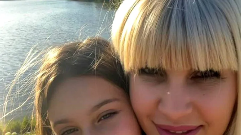 Elena Udrea, cea mai cool mamă la festivitatea „Ella Musica”. Fostul ministru al Turismului a dat o lecție de stil