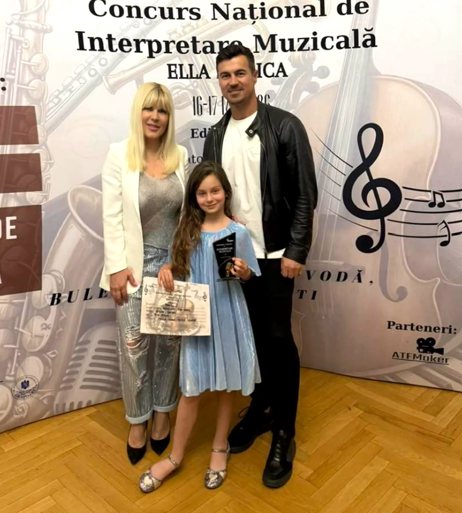 Elena Udrea, cea mai cool mamă la festivitatea „Ella Musica”. Fostul ministru al Turismului a dat o lecție de stil