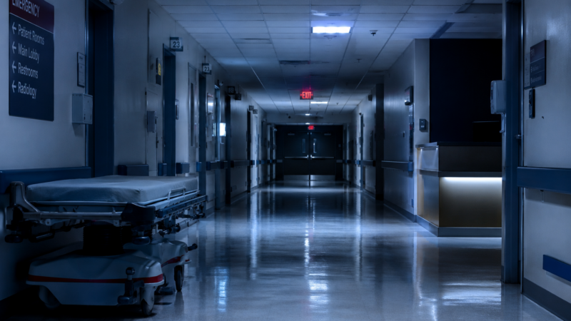 Tatăl care a luat ostatic un spital pentru fiul său. Medicii voiau să-i recolteze organele, dar tânărul i-a făcut un semn părintelui său