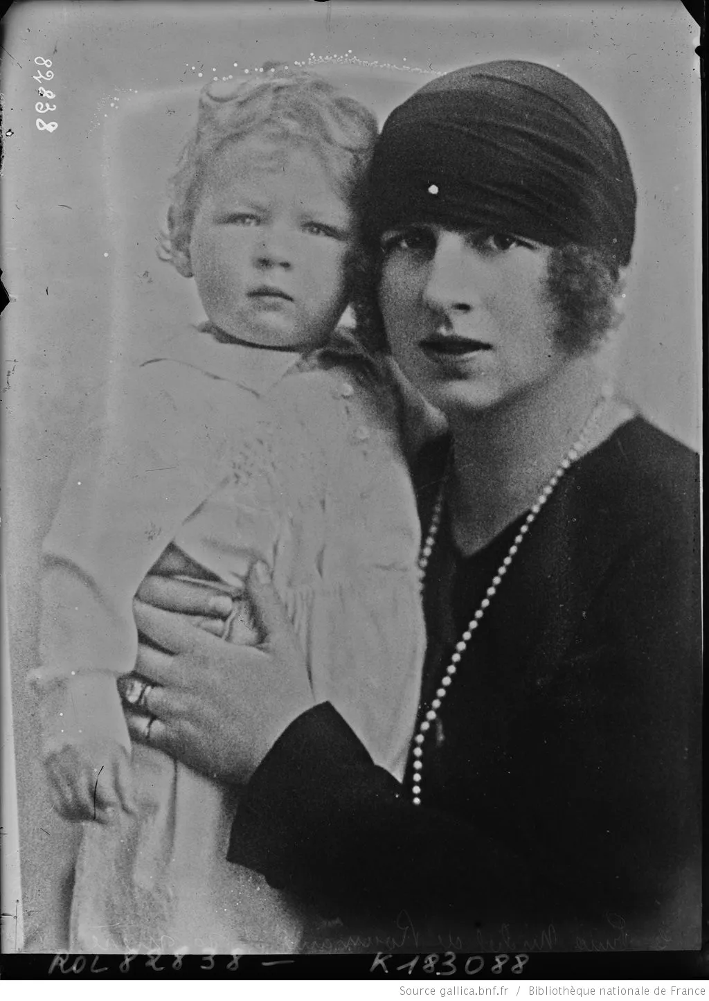 Principele Mihai și principesa Elena în 1922 (foto: Wikipedia)