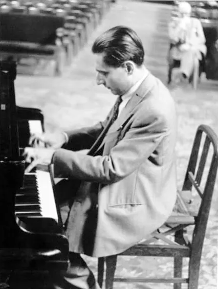 Dinu Lipatti a fost la un pas de moarte pe scenă. A cântat până nu a mai putut 5 Dinu Lipatti în timpul ultimului concert dat la Besançon (Franța) la 16 septembrie 1950 (foto: Wikipedia)