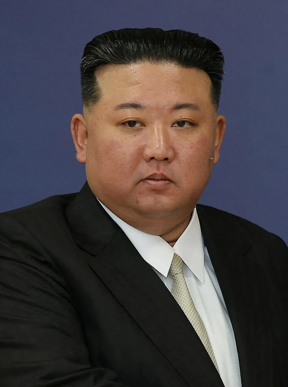 A dispărut pe un munte din China. După 12 ani, au apărut indicii că îl învăța engleză pe Kim Jong Un 5 Kim Jong Un în 2023 (foto: Wikipedia)