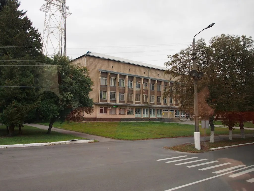Centrul administrativ de control al radiațiilor din Cernobîl, fotografiat în 2013 (foto: Wikipedia)