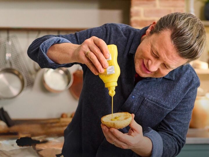 Superputerea lui Jamie Oliver: cum l-a ajutat dislexia să devină unul dintre cei mai de succes bucătari din lume