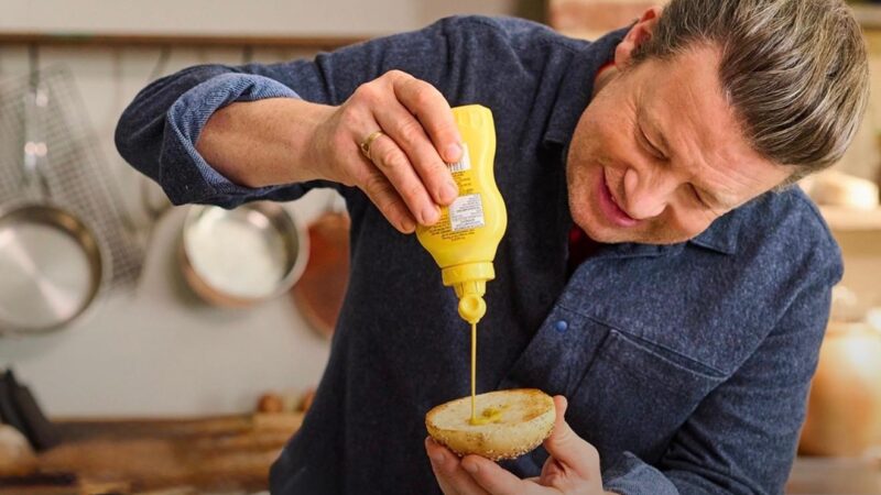 Superputerea lui Jamie Oliver: cum l-a ajutat dislexia să devină unul dintre cei mai de succes bucătari din lume
