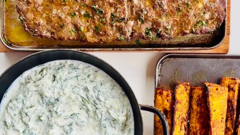 Cel mai simplu kebab la tavă – rețeta rapidă, suculentă și perfectă pentru cină