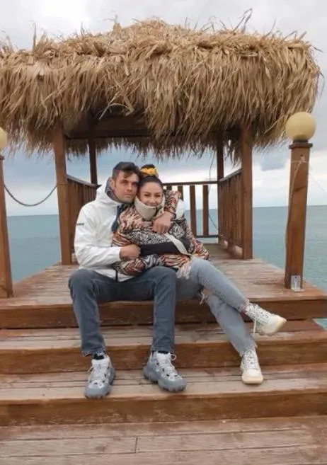 Marius Elisei, escapadă în trei de 1 Mai. Oana Roman l-a ironizat subtil, de tot râsul. Merită să vedeți!