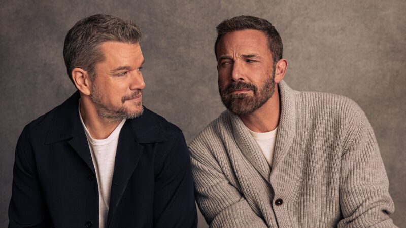 Scandal uriaș la Hollywood. Matt Damon și Ben Affleck, dați în judecată din cauza unui film Netflix