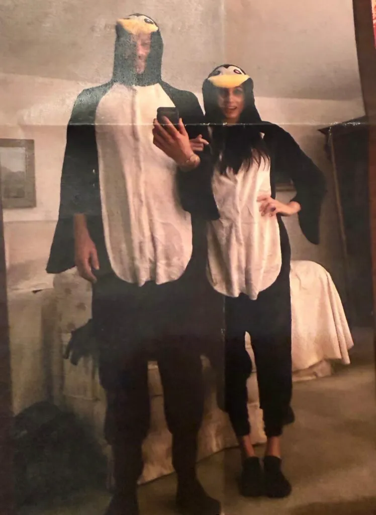 Meghan Markle îl ține desculț pe prințul Harry. Cum trăiește acum fiul regelui – imagini incredibile 3 Meghan Markle îl ține desculț pe prințul Harry. Cum trăiește acum fiul regelui – imagini incredibile