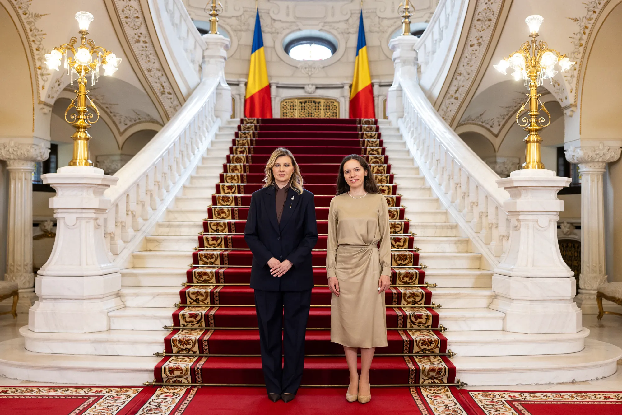 Mirabela Grădinaru a stat de vorbă, ca între colege, cu soția președintelui Zelenski. Ce au în comun și ce le desparte pe cele două doamne 2 Mirabela Grădinaru a stat de vorbă, ca între colege, cu soția președintelui Zelenski. Ce au în comun și ce le desparte pe cele două doamne