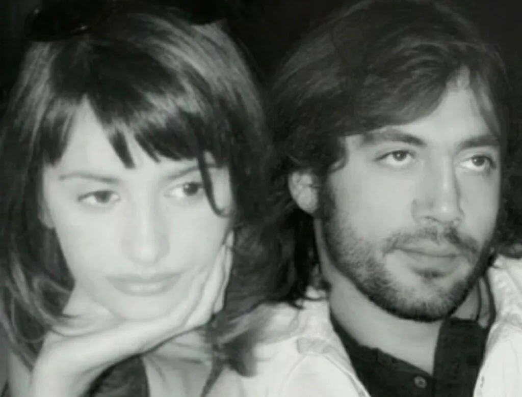 Cum s-au îndrăgostit Penélope Cruz și Javier Bardem. Relația lor a devenit legendă: „Când o văd, nu-mi vine să cred că e soția mea” 2 Cum s-au îndrăgostit Penélope Cruz și Javier Bardem. Relația lor a devenit legendă: „Când o văd, nu-mi vine să cred că e soția mea”